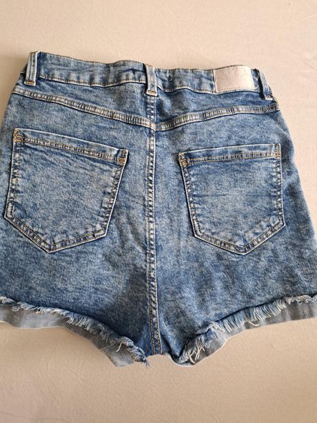 Makkucke rifl.kratasky 7e, bershka,36