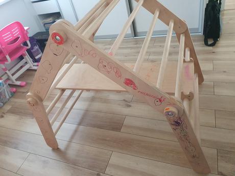 Drevený triangel s doskou., 