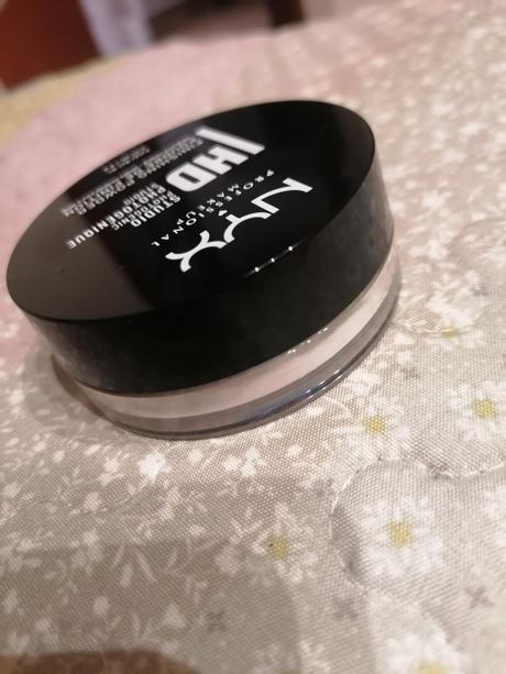 Transparentný sypký púder nyx, 