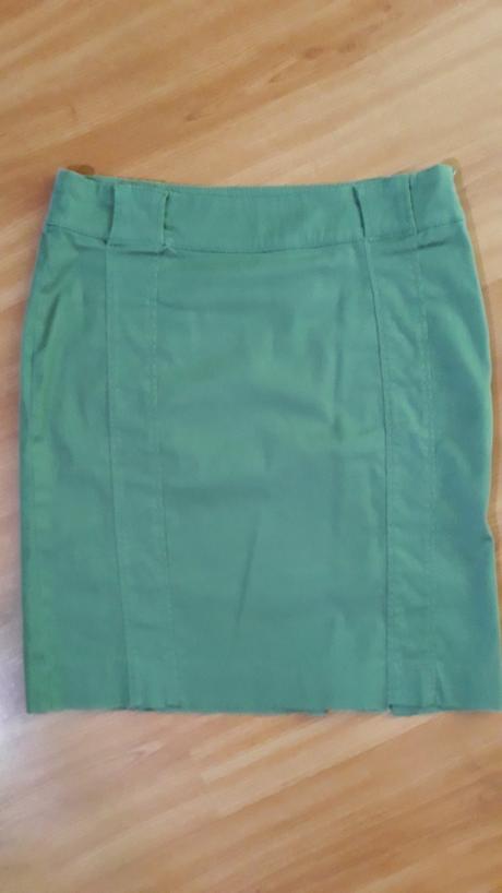 Sukne reserved, reserved,38