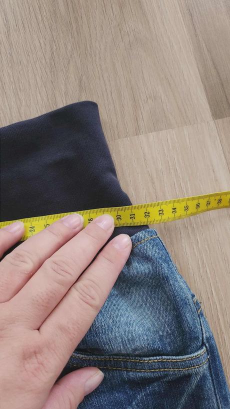 Džínsy so širokým pásom, 152