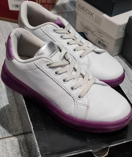 Dievčenské tenisky biele s fialovou podrážkou, 33