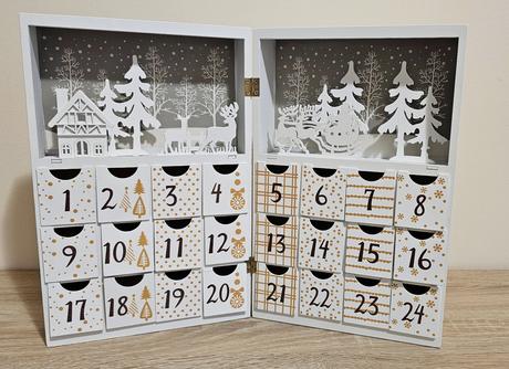 Adventný kalendár s led,