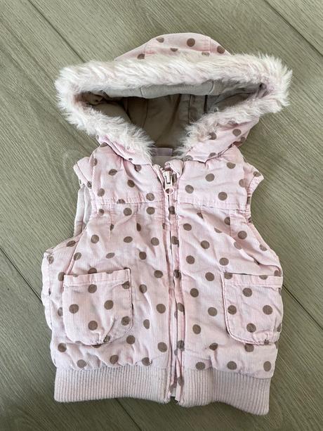 Menčestrová vesta, cherokee,74