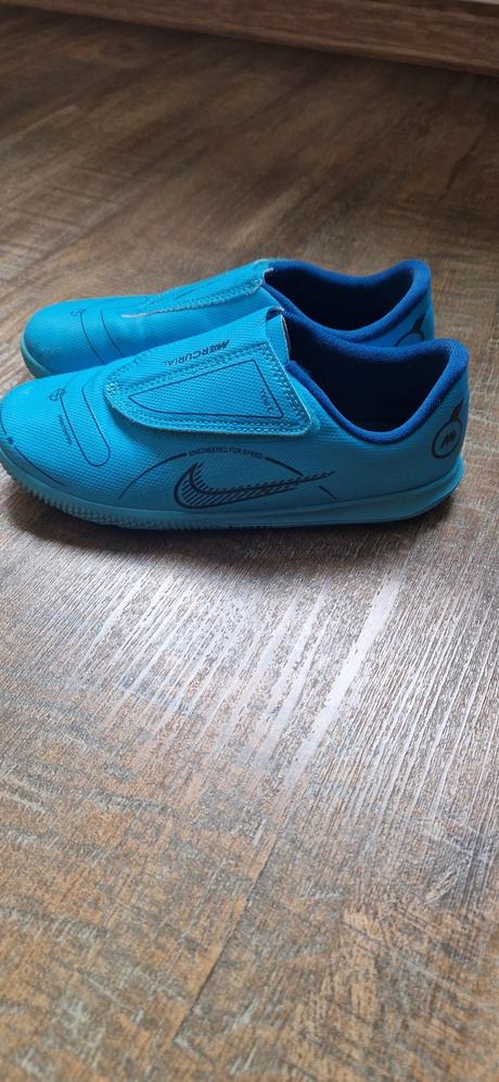 Halové tenisky, nike,31