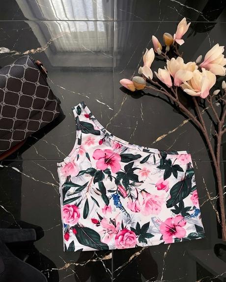 Floral top, gate,xs