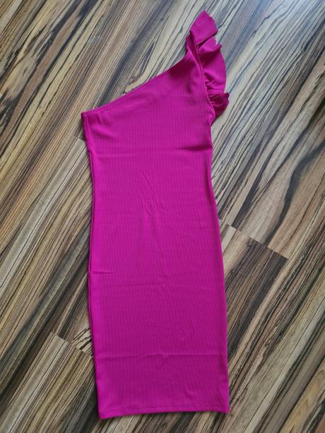 Šaty s volánom, bershka,xs