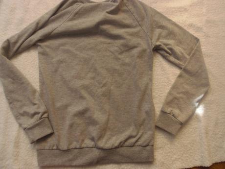 Mikina s farebnými bodkami, 146