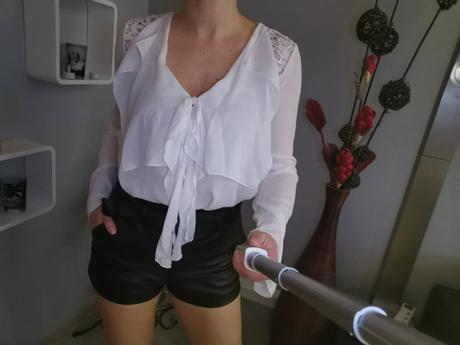 Rinascimento blúzka, s