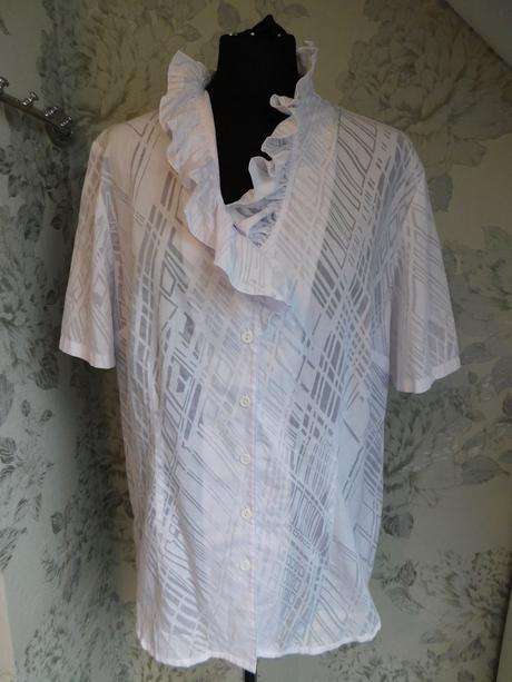 Luxusna pekna bluzka, 44