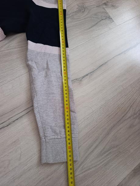Pekný tenší sveter, c&a,152