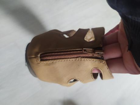 300 sandalky hnede raz obute, 37