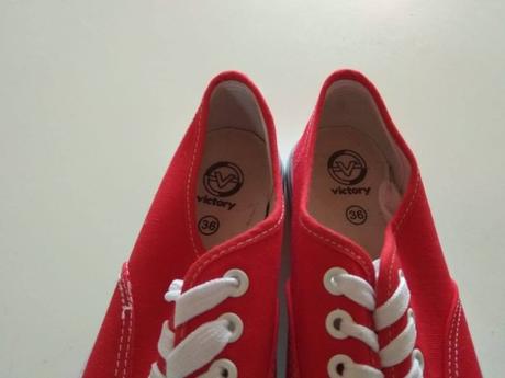 Červené tenisky, 36