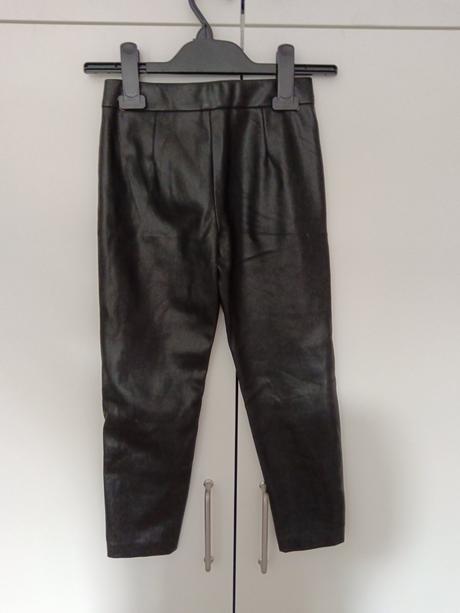 Koženkové nohavice, zara,122