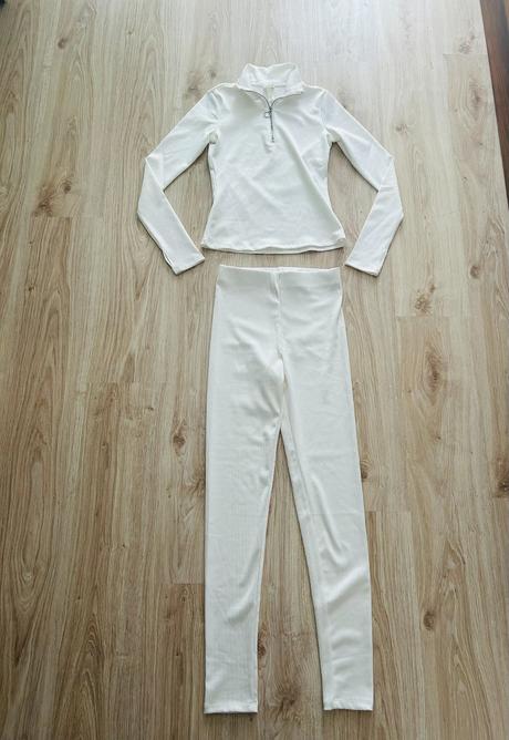 Krásny vrúbkovaný komplet značky h&m, h&m,s