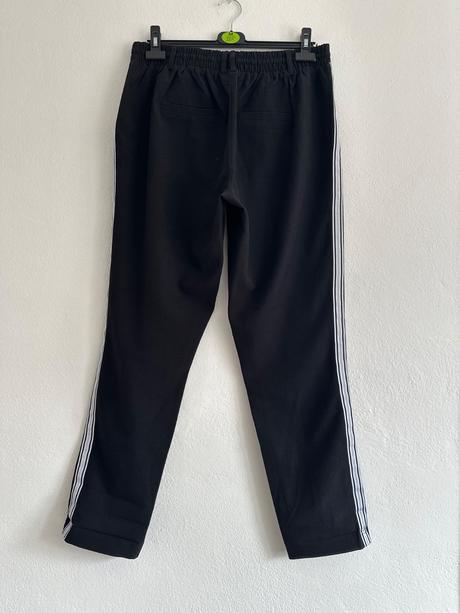 Nohavice so strieborným pásikom, takko,m