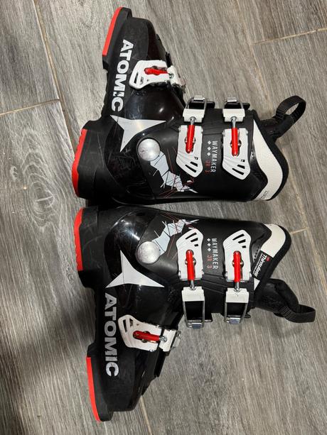 Lyžiarky, atomic,34