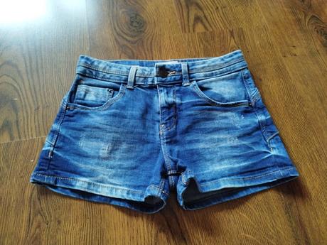 Kraťasy, bershka,34