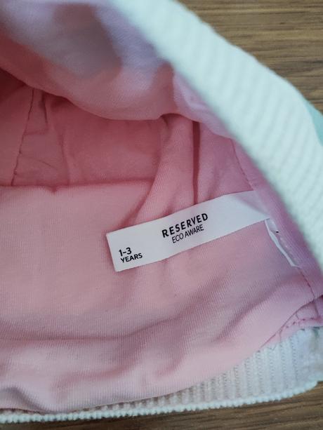 Čiapočka, reserved,86