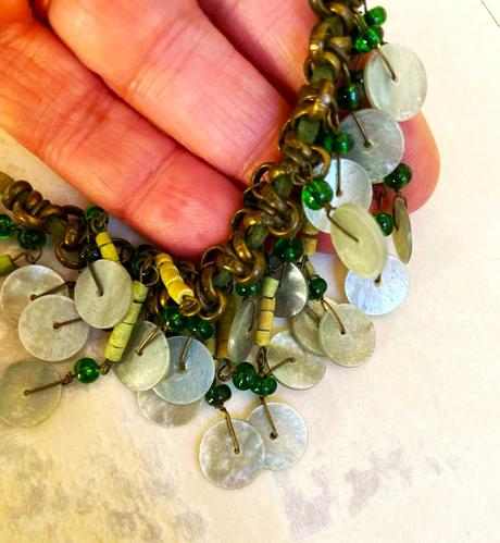 Perleťový náhrdelník, 