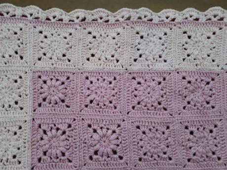 Háčkovaná deka + vestička,