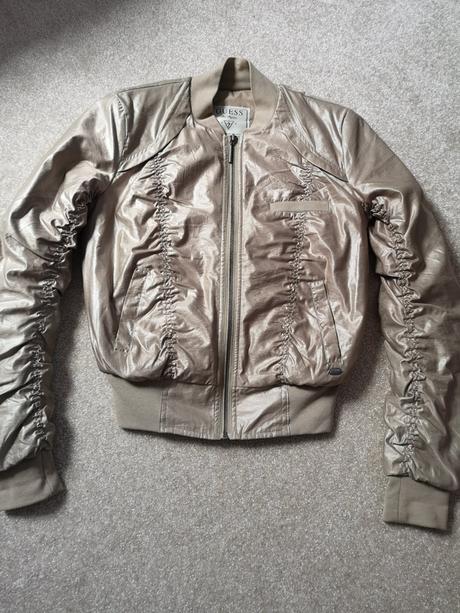 Bomberka guess, guess,xs