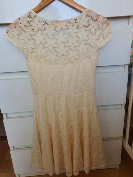 Čipkované šaty, s