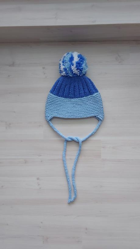 Štrikovaná čiapočka s brmbolcom, 68