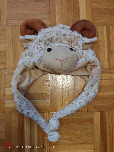 Krasna ciapka baránček, 104