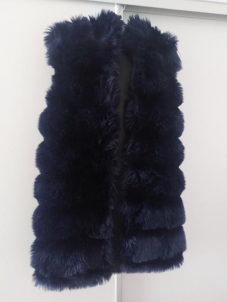 Dámska kožušinová vesta bez rukávov s kapucňou, m