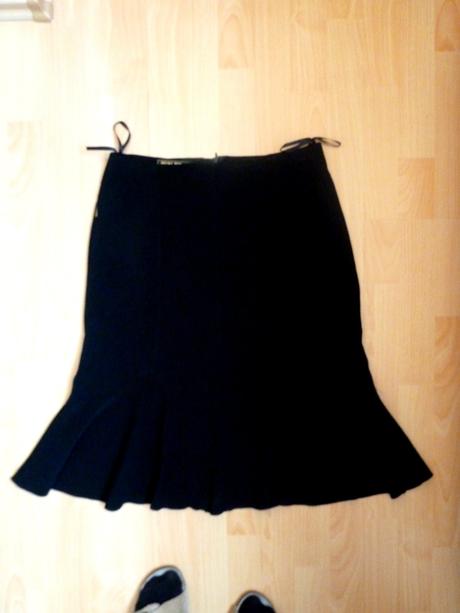 Kvalitna cierna podsita sukna velk.40-42, 40