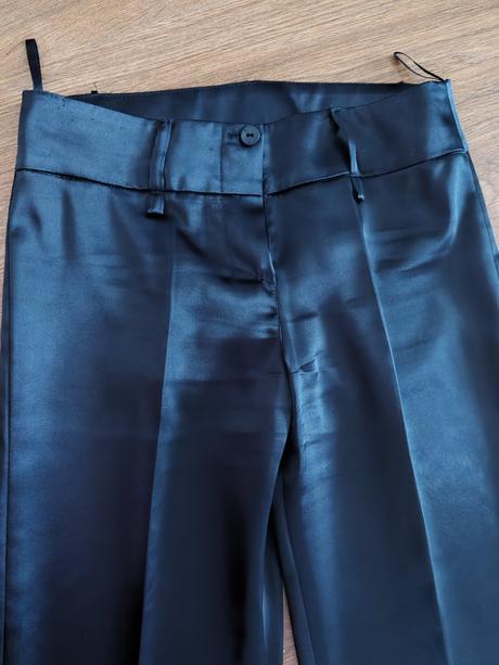 Saténové nohavice, 36