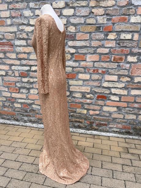 Spoločenské saty, 38