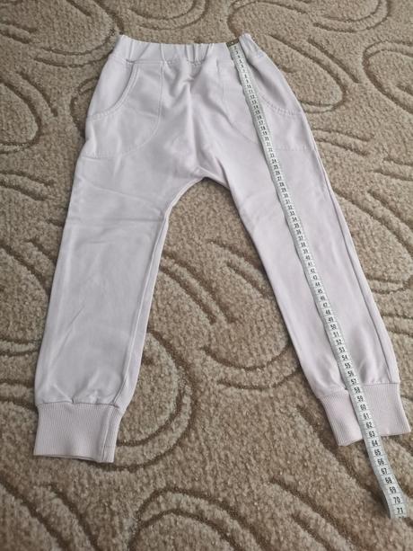 Bledoružové tepláčky pudláčkovo, 104