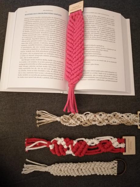 Záložka do knihy macrame, 