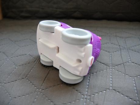 Spievajúci psík fisher price v autíčku fialový, 