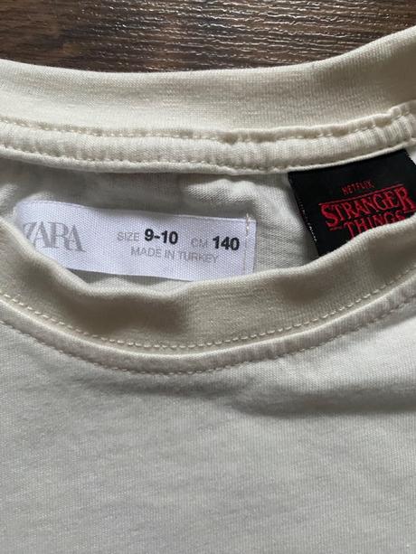 Stranger things tricko, zara,140