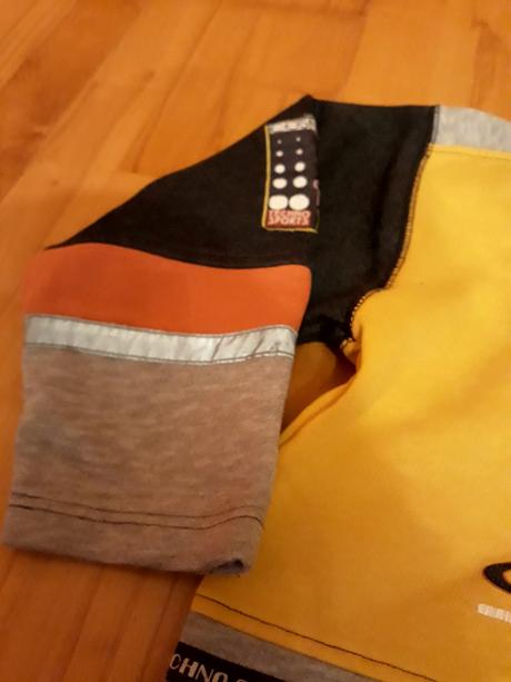 Velmi tepla kvalitna mikina s reflexnymi pasmi, 134