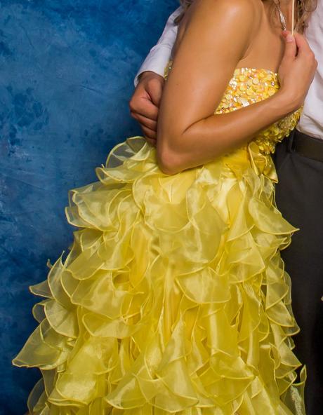 Žlté spoločenské šaty, m