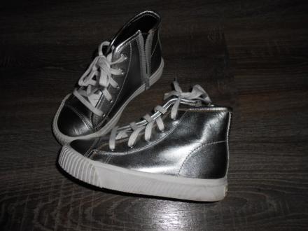 Burberry tenisky original č. 28, burberry,28