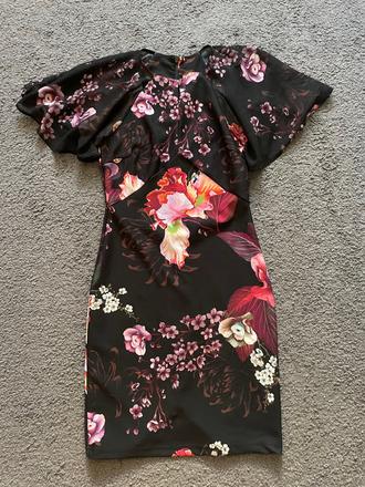 Kvetované šaty, atmosphere,s