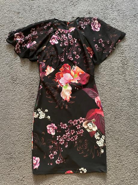 Kvetované šaty, atmosphere,s