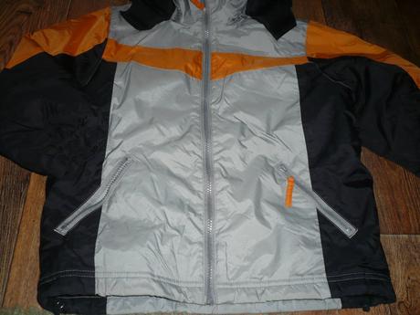 Bunda s kapucou, 122