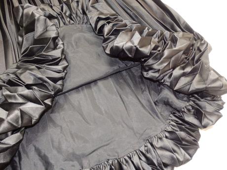 Kvalitne velmi pekne saty na slavnost, 36