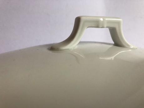 Starozitna asi 100r terina modre kvety,