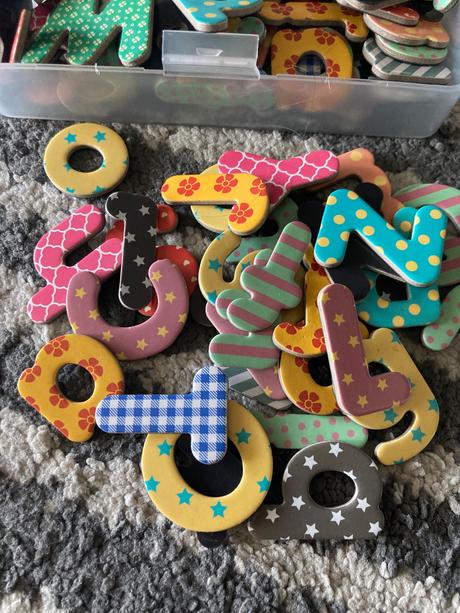 Abeceda farebné magnetky 100ks, 