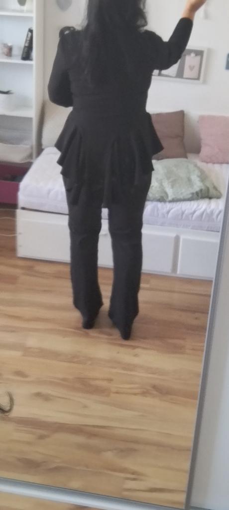 Zara zaujímavé sako vzadu s volanom, zara,l