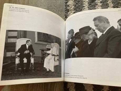 V objektíve prezident s podpisom autora,