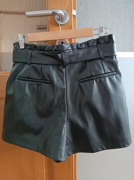 Kožené kraťasy, zara,38