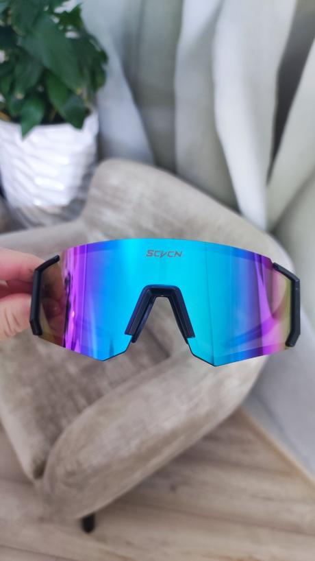 Slnečné športové okuliare,